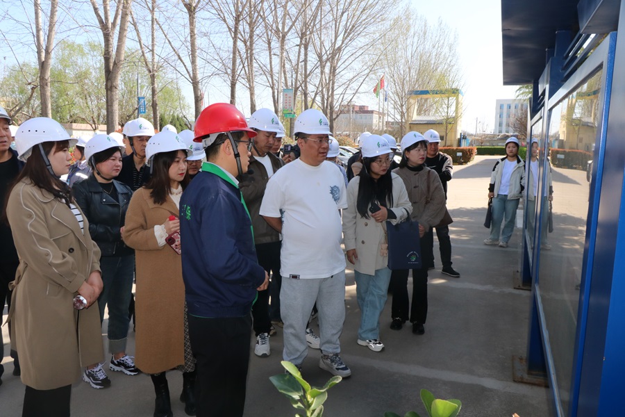 咸陽(yáng)市“國際無(wú)廢日”主題活動(dòng)人員走進(jìn)新天地公司參觀(guān)交流 (1).JPG